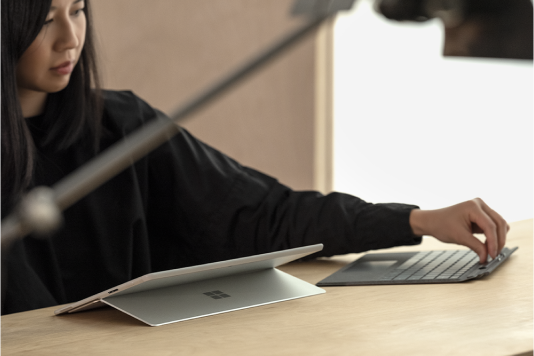 Microsoft-Surface-Pro-9---i7---16GB---256GB---Win-11-Home---platin-inkl-Surface-Type-Cover-platin-12