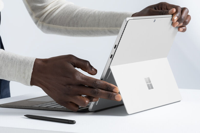 Microsoft-Surface-Pro-9---i7---16GB---256GB---Win-11-Home---platin-inkl-Surface-Type-Cover-platin-14